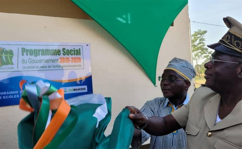 Lutte contre la défécation à l’air libre : Le Ministre Bouaké Fofana offre 72 latrines aux 12 villages du Hambol